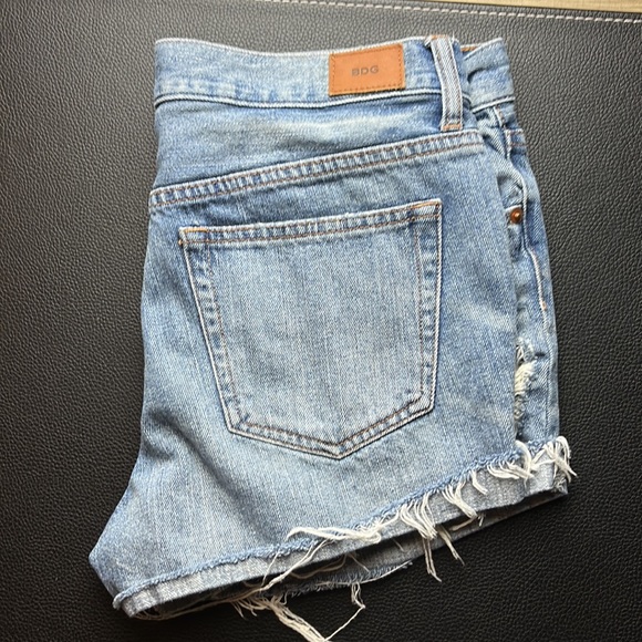 BDG TomGirl Distressed Shorts
Mid Rise, Button fly, Tom Girl - Picture 4 of 5